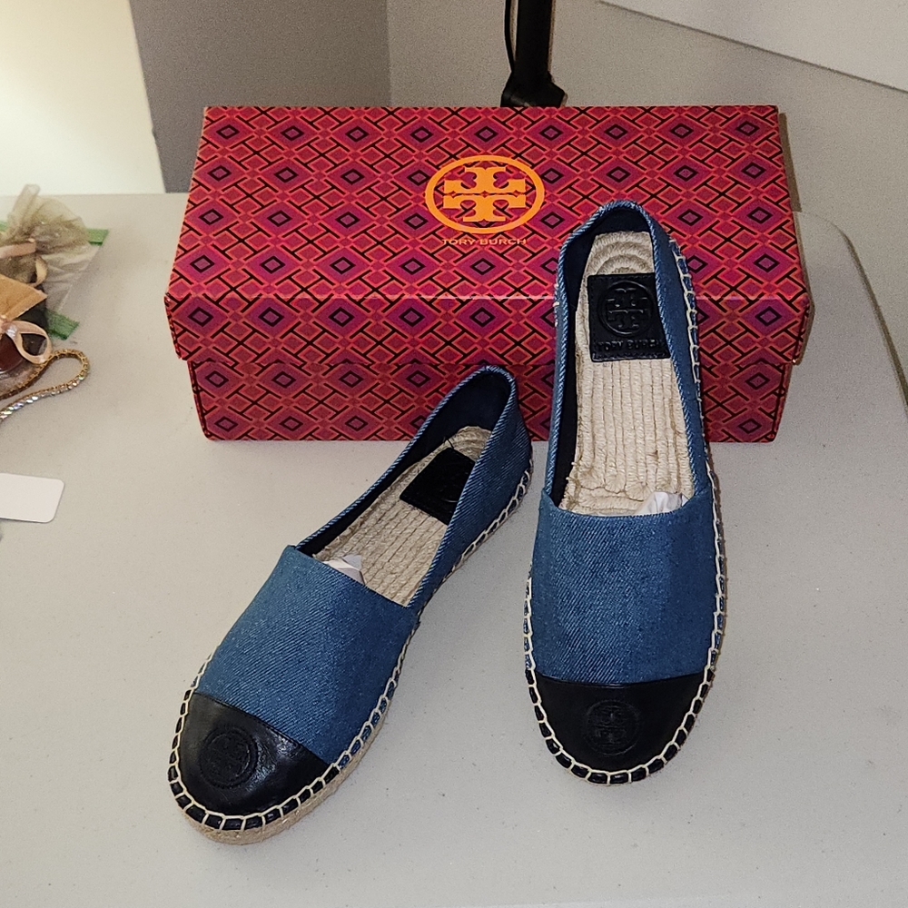 Tory Burch Denim Chambray / Perfect Navy sz 7.5 EUC